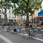 Classic Parisian 2 Bedroom Flat In Paris 10
